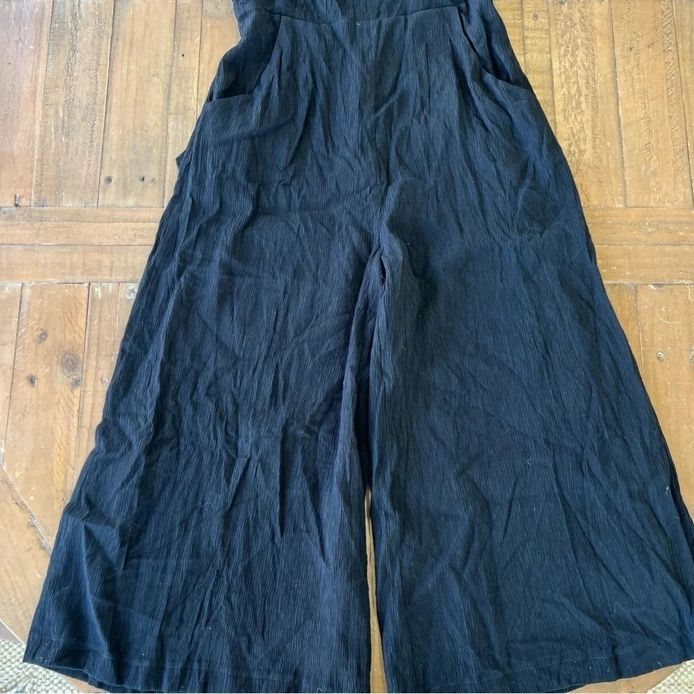 Anthropologie Black Cropped Wide leg Crinkle Cap Sleeve Jumpsuit NWT Size 4